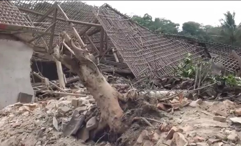 2 Rumah di Malang Hancur Tertimpa Tebing Setinggi 25 Meter 