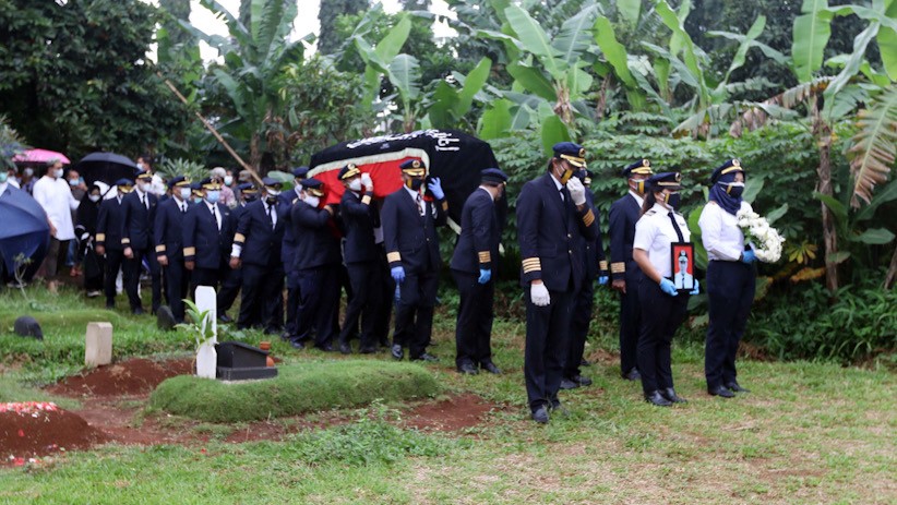 Suasana Haru Pemakaman Kapten Afwan, Pilot Sriwijaya Air SJ 182 - Bagian 4