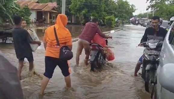 Banjir Bandang Terjang Sikka NTT, Ratusan Rumah Terendam