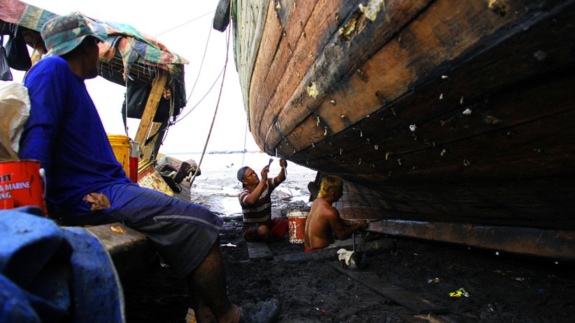 Cuaca Buruk, Jasa Perbaikan Kapal Nelayan Banyak Dibutuhkan - Bagian 1