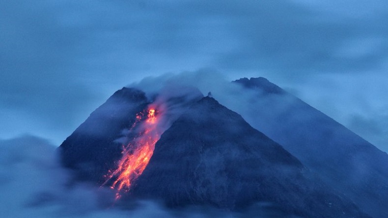 Merapi 11 Kali Luncurkan Lava Pijar, Jarak Terjauh 1.800 Meter
