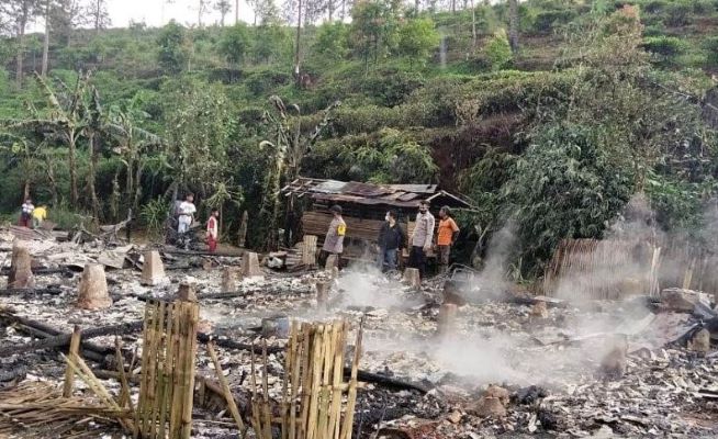 6 Rumah Ludes Terbakar, Penghuni Ngungsi ke Kantor Perkebunan Teh Cianjur