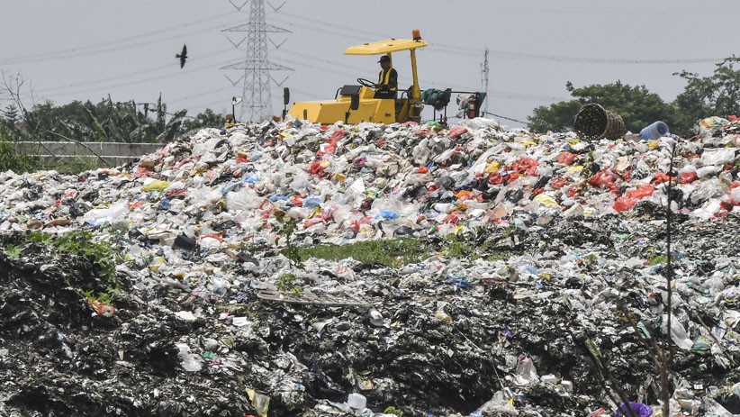 Penampakan dari Udara Lautan Sampah di Sepanjang Bantaran Kali CBL Bekasi - Bagian 4