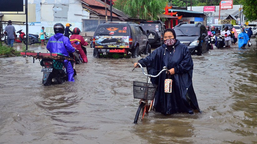 Jalan Provinsi Penghubung Kudus-Purwodadi Terendam Banjir Setinggi 50 Centimeter - Bagian 1