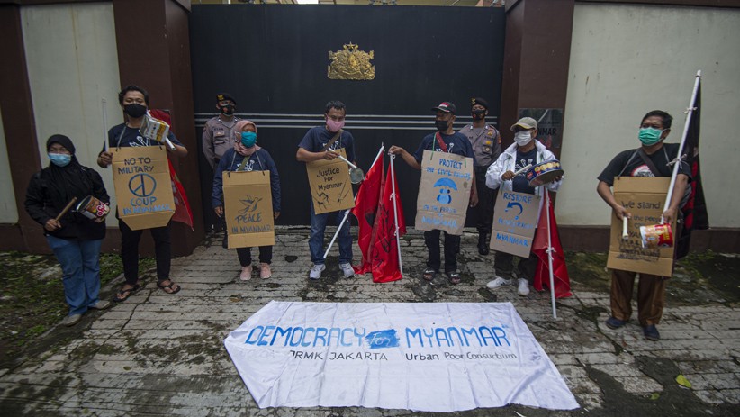 Aksi Kecam Kudeta Militer Myanmar, Demonstran Lepas Burung Merpati - Bagian 3
