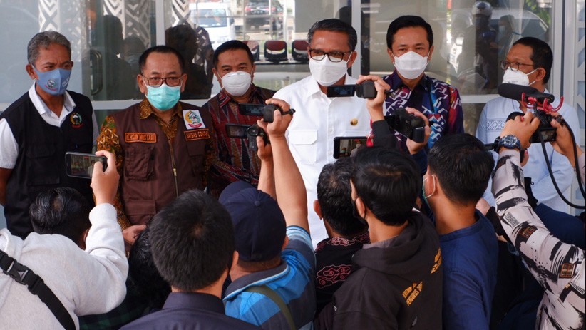 Gubernur Sulsel Nurdin Abdullah Jalani Vaksinasi Covid-19 Tahap 2 - Bagian 3