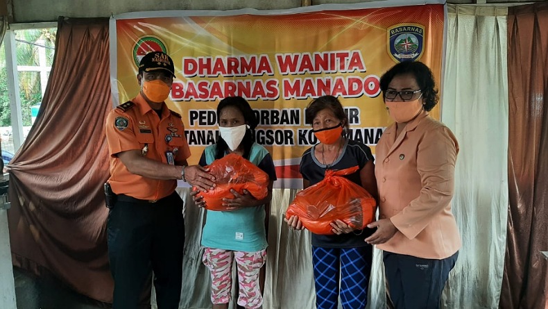Dharma Wanita Persatuan Basarnas Manado Galang Dana Bantu Korban Banjir