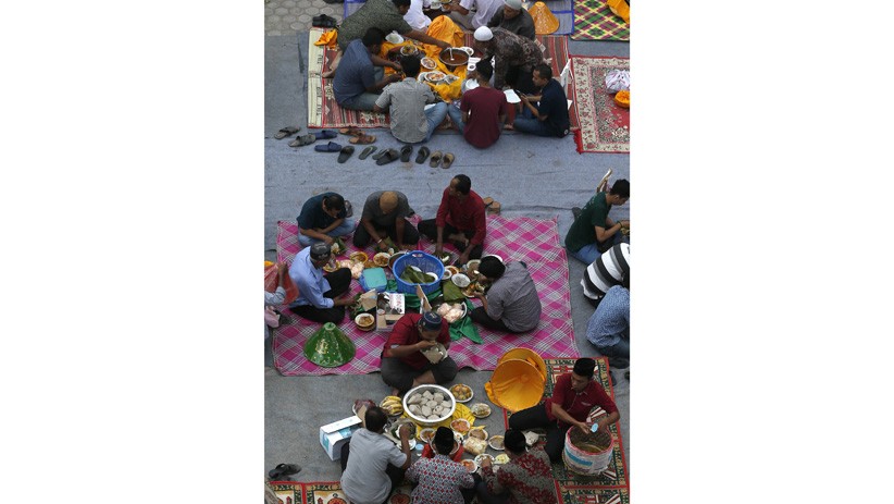 Tradisi Kenduri Maulid Akhir Nabi Muhammad di Aceh, Warga Makan Bersama