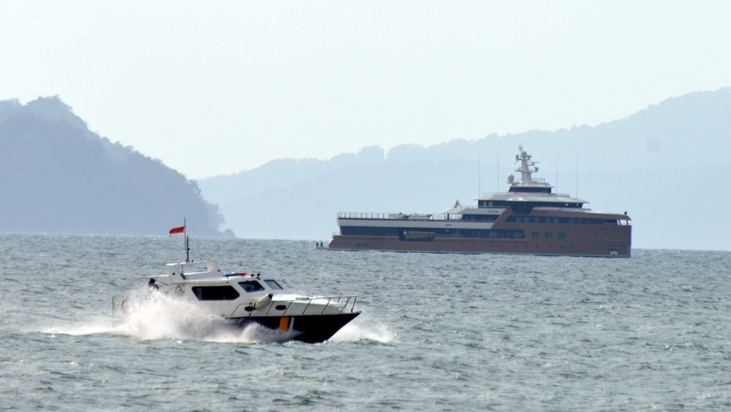 Kapal Pesiar Berbendera Cayman Islands Ditahan karena Masuk Perairan Indonesia - Bagian 1