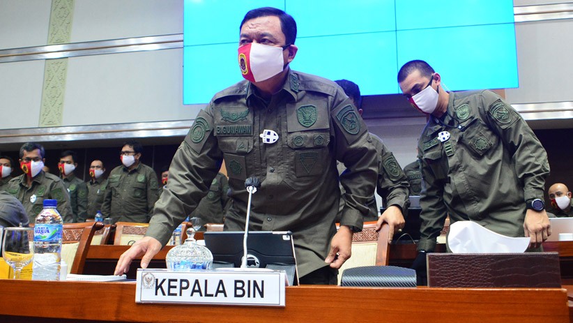 Penampilan Kepala BIN Budi Gunawan Pakai Masker Merah Putih Ikuti Raker DPR - Bagian 3