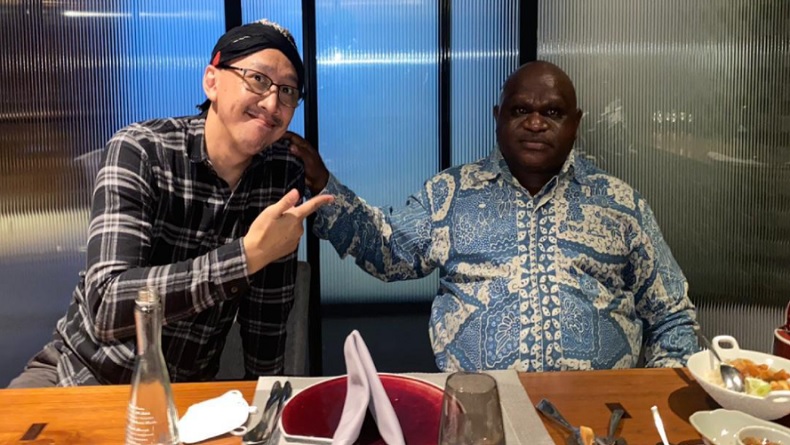 Makan Bareng di Hotel, Abu Janda dan Natalius Pigai Berdamai?