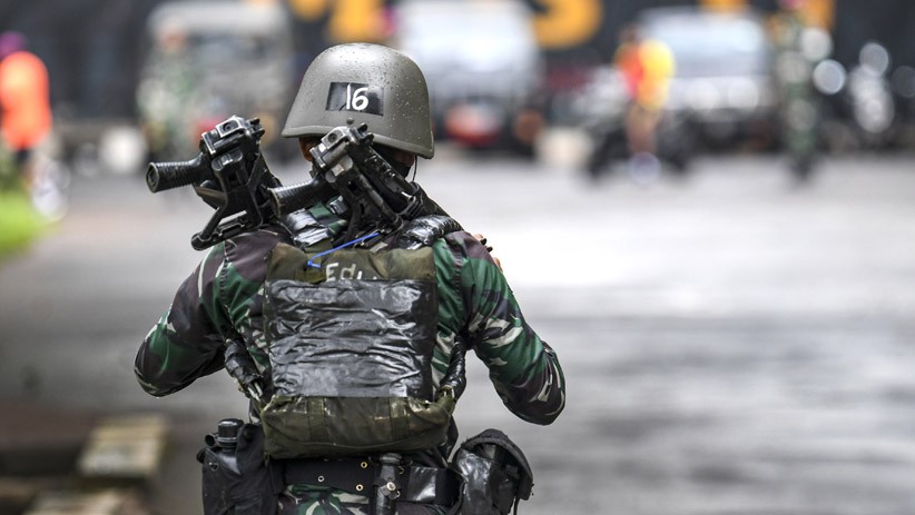Melihat Ketangguhan Fisik Prajurit Korps Marinir saat Lomba Triathlon - Bagian 3