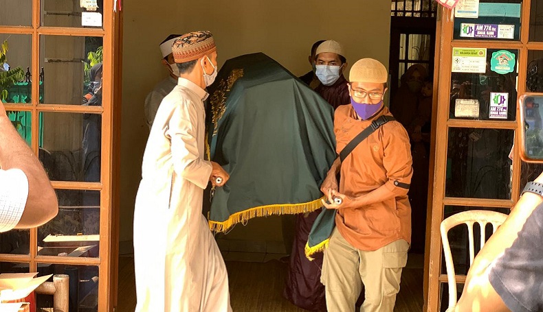 Ustaz Maaher Dimakamkan Bersebelahan dengan Syekh Ali Jaber