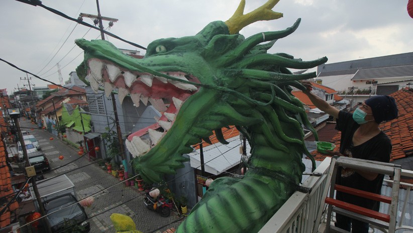 Patung Naga Setinggi 10 Meter Sambut Imlek di Kampung Pecinan Surabaya - Bagian 2