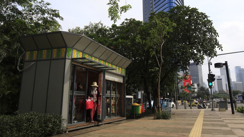 Pemprov DKI Jakarta Sediakan Kios Penjualan Produk UMKM di Trotoar - Bagian 2