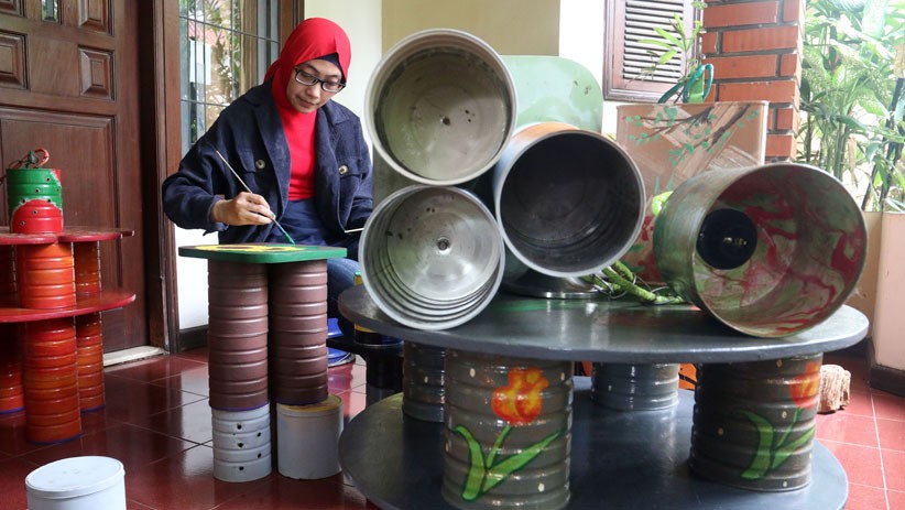 Kerajinan Tangan Berbahan Kaleng Bekas, Dijual hingga Rp1,5 Juta - Bagian 1