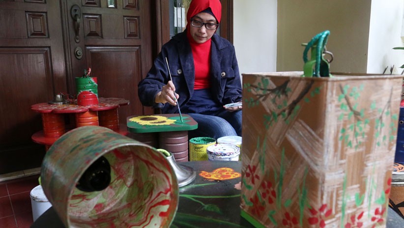 Kerajinan Tangan Berbahan Kaleng Bekas, Dijual hingga Rp1,5 Juta - Bagian 3