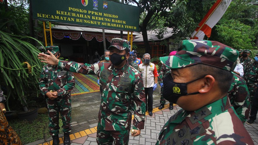 Panglima TNI Marsekal Hadi Tjahjanto Cek Penerapan PPKM Mikro di Surabaya - Bagian 2