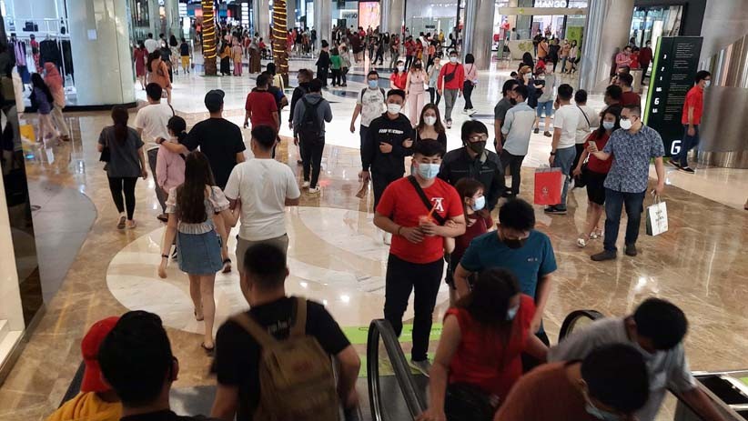 Pusat Perbelanjaan Jakarta Diserbu Pengunjung saat Libur Imlek - Bagian 1