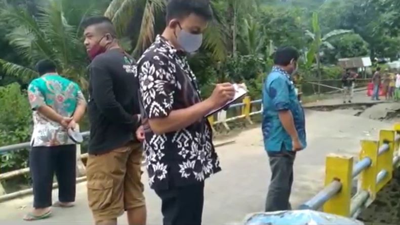 Diterjang Banjir Bandang, Jembatan Penghubung antar Desa di Pemalang Rusak 