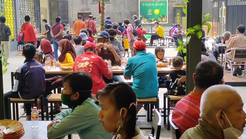 Makan Bersama di Hari Imlek Perkuat Toleransi Umat Beragama di Cirebon