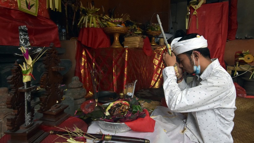Ritual Pembersihan Pusaka Keris saat Hari Raya Tumpek Landep - Bagian 2
