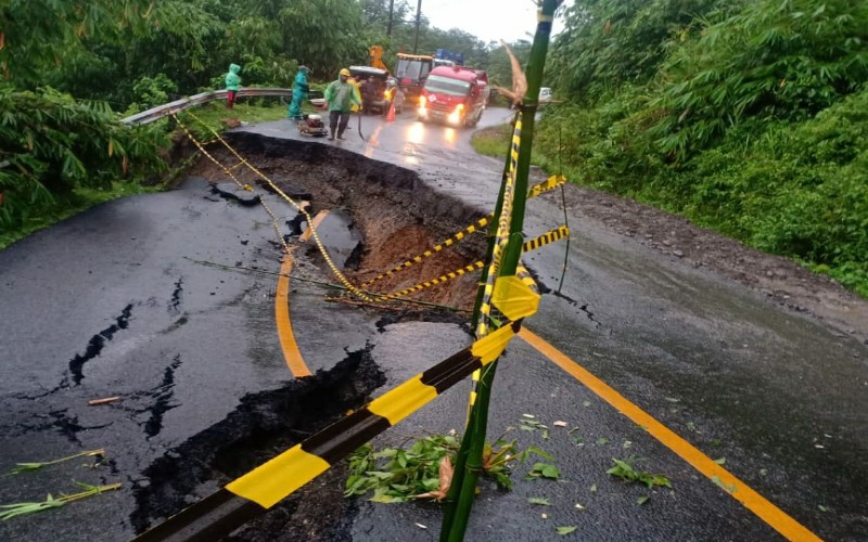 Jalan Lahat - Pagaralam Amblas, Kendaraan Dialihkan ke Jalur Alternatif