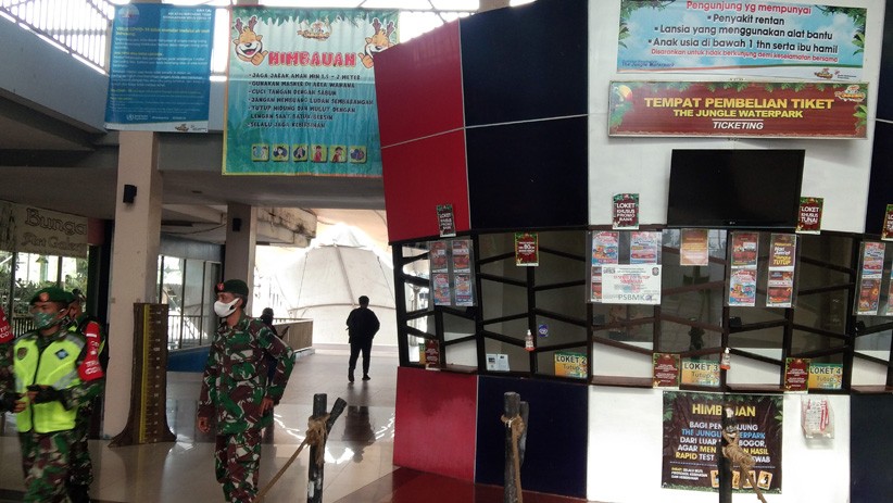 Penampakan The Jungle Waterpark Disegel usai Viral Pengunjung Membludak - Bagian 2