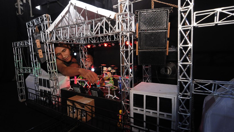 Perajin Asal Klaten Produksi Miniatur Panggung Konser Musik, Dijual Rp10 Juta - Bagian 2