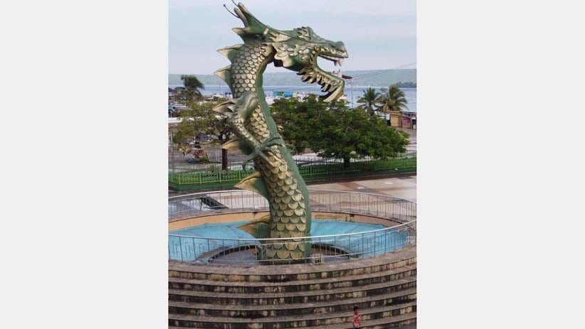 Penampakan Patung Naga Ikon Kota Baubau, Kepala dan Ekor Terpisah 5 Km - Bagian 2