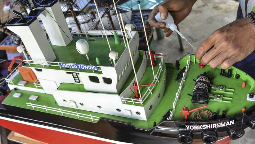 Perajin Asal Banjar Berinovasi Kembangkan Miniatur Kapal dengan Remote Control - Bagian 1