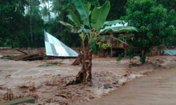 Banjir Bandang Sapu 3 Desa di Touna, 8 Rumah Hanyut dan Puluhan Warga Mengungsi