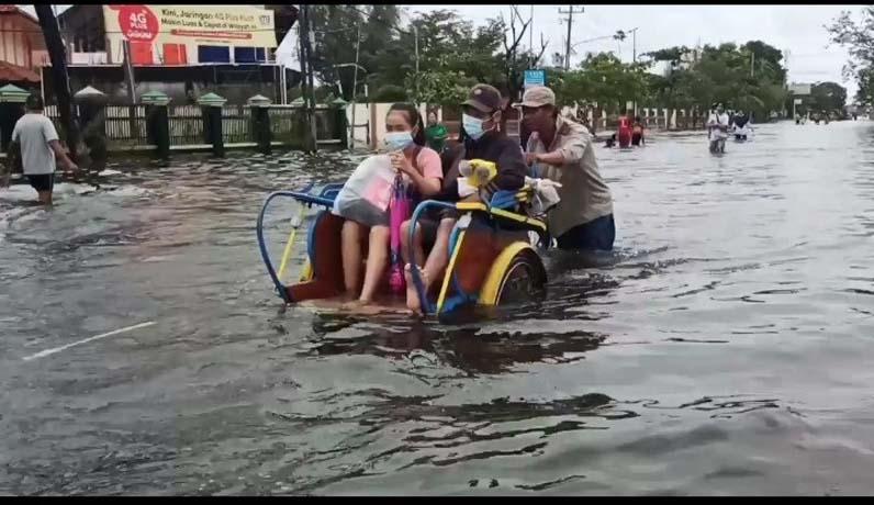 Banjir Pekalongan Masih Tinggi, Fasilitas Pelayanan Publik Lumpuh Total