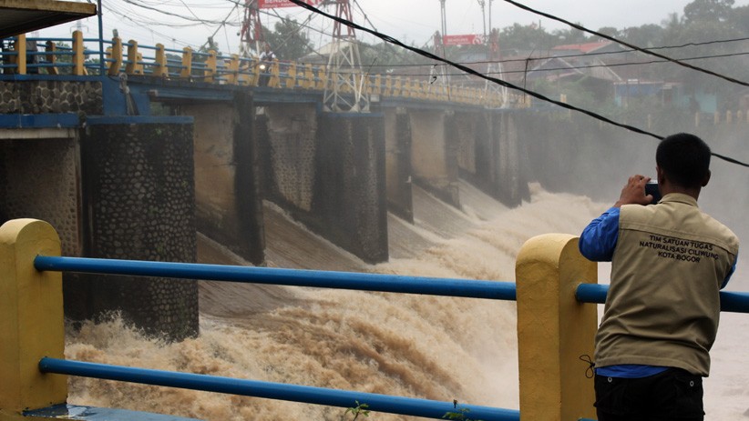 Penampakan Bendung Katulampa Siaga 3 Siang Ini, Air Mengalir Deras - Bagian 2