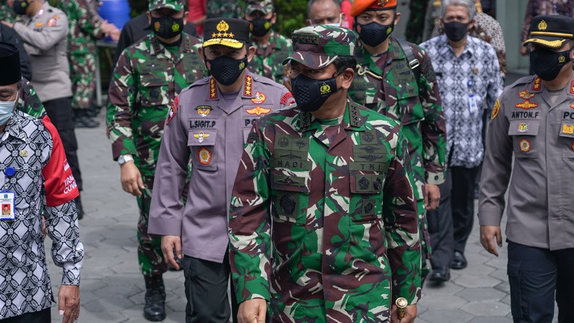 Panglima TNI dan Kapolri Cek Penerapan PPKM Mikro di Maguwoharjo Yogyakarta - Bagian 2