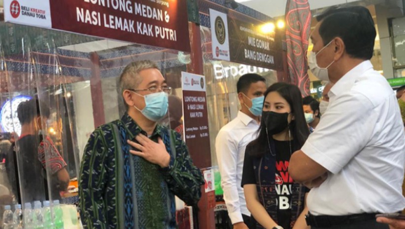 Luhut Binsar Panjaitan dan Angela Tanoesoedibjo Hadiri Pameran Beli Kreatif Danau Toba - Bagian 3
