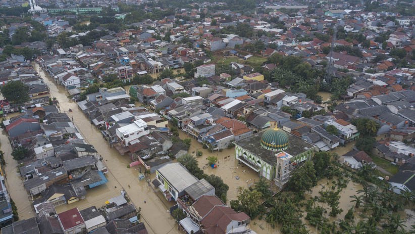 Penampakan dari Udara Banjir Rendam Perumahan Pondok Gede Permai Bekasi - Bagian 1