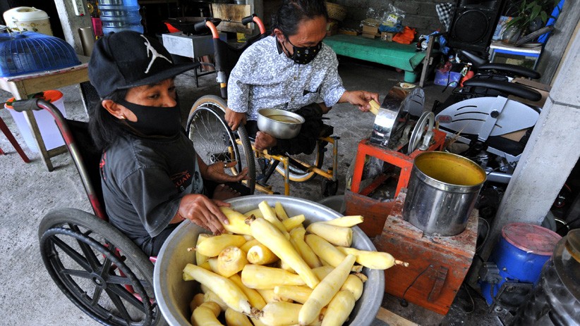 Keuletan 2 Penyandang Disabilitas asal Bali Produksi Keripik Singkong - Bagian 2