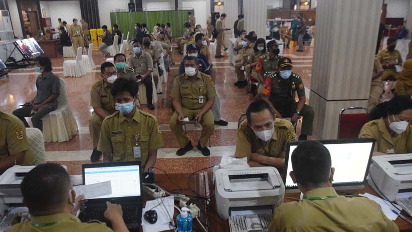 ASN Pemprov Jateng Ikuti Vaksinasi Covid-19 Gelombang II - Bagian 3