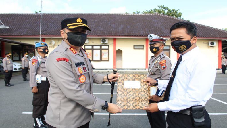 Berprestasi, Dua Anggota Polres Blora Raih Penghargaan 
