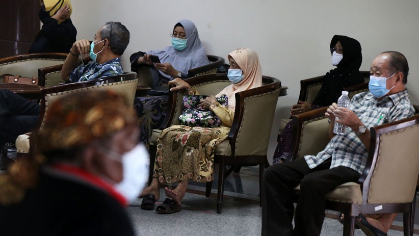 Potret Lansia dan Penyintas Covid-19 Ikuti Vaksinasi - Bagian 3