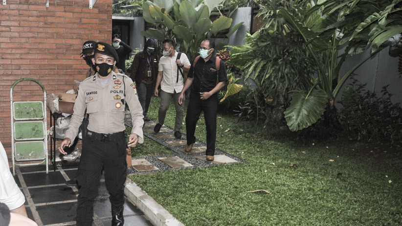 KPK Geledah Rumah Politikus PDIP Cari Bukti Kasus Korupsi Bansos Covid-19 - Bagian 2