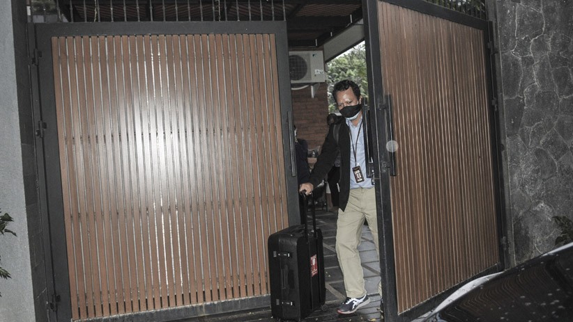 KPK Geledah Rumah Politikus PDIP Cari Bukti Kasus Korupsi Bansos Covid-19 - Bagian 1