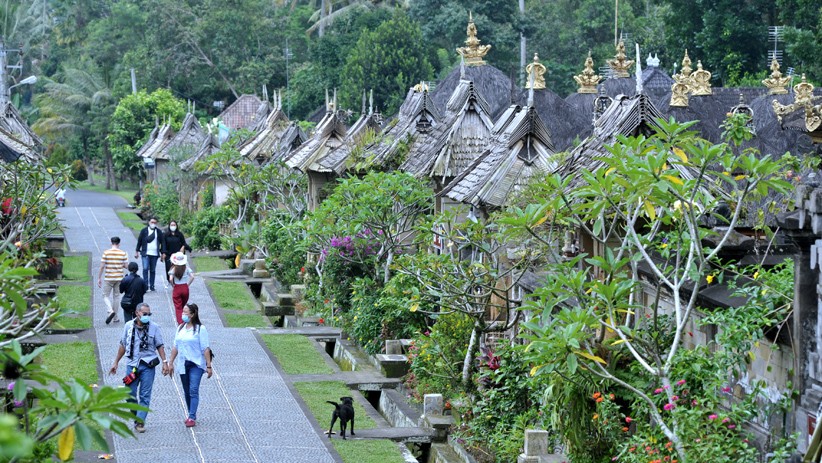 Menparekraf Sandiaga Uno Kunjungi Desa Wisata Penglipuran Bali - Bagian 3