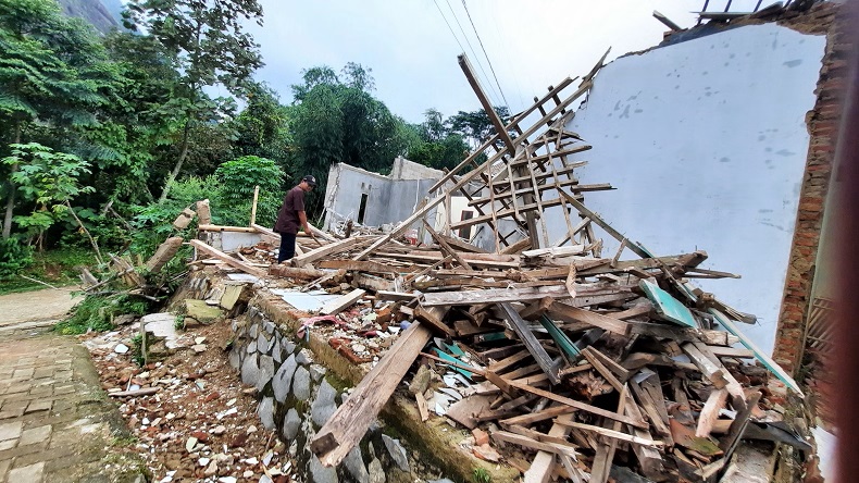 Pergerakan Tanah Meluas di Purwakarta, Rumah Rusak Terus Bertambah Jadi 120