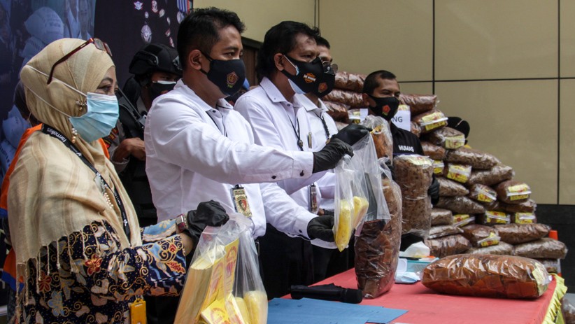 Penampakan 3,9 Ton Kerupuk Mengandung Boraks Disita Polresta Sidoarjo - Bagian 2