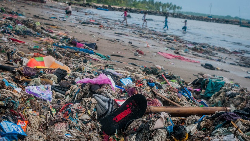 Pantai Labuhan Pandeglang Dipenuhi Sampah, Wisatawan Kesulitan Berjalan - Bagian 2