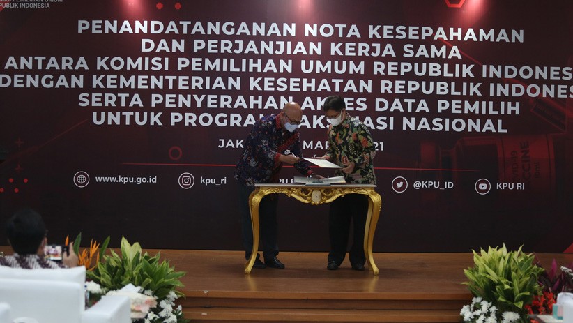 KPU Serahkan Data Pemilih ke Kemenkes untuk Program Vaksinasi Nasional - Bagian 2