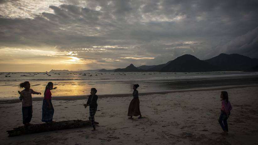 Potensi Wisata Bahari Pantai Selong Belanak Lombok Tengah - Bagian 3