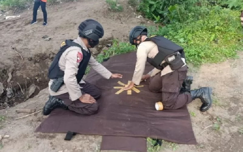 Granat Nanas Diduga Aktif Ditemukan Nelayan di Sungai Sumbawa